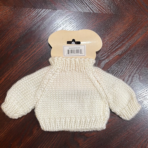 Darice Bear Sweater 🧸 - Picture 2 of 3